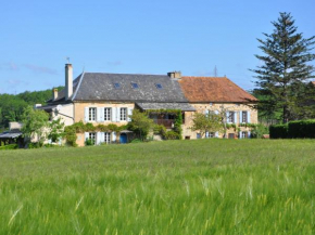 Idyllic Holiday Home in D gagnac with Jacuzzi near River